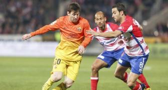 European Soccer Roundup: Barca, Bayern stay strong