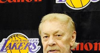 Los Angeles Lakers owner Jerry Buss dies at 80
