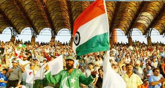 Should Pak cricketers, artists be allowed in India?