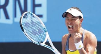 Aus Open: 'Crazy' Kimiko, Serena, Murray march on