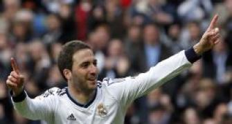 Higuain to sign record #23 million deal with Arsenal