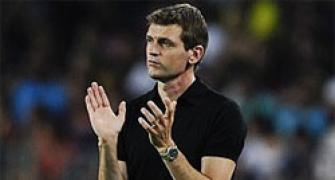 Barcelona coach Vilanova to step down, claim reports