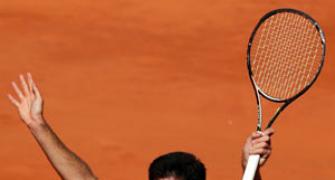 World no. 114 Delbonis shocks Federer in Hamburg semis
