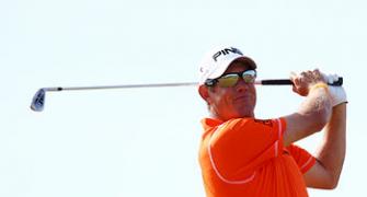 Westwood, Woods in gripping battle at Open, Kapur disappoints
