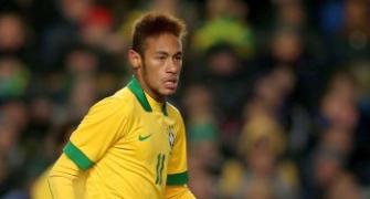 Brazil's Neymar to sign with Barcelona on Monday