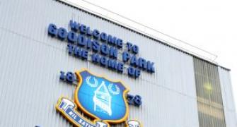 Everton apologise for badge change, promise consultation