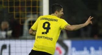 Lewandowski hat-trick helps Dortmund crush Stuttgart