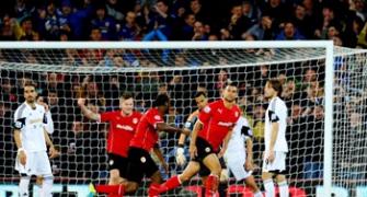 Cardiff win Welsh derby; Everton, Spurs in goalless draw