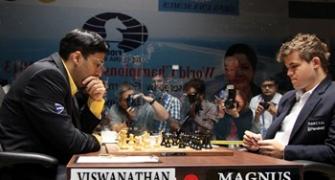 Anand draws Game 7; Carlsen stays two points ahead