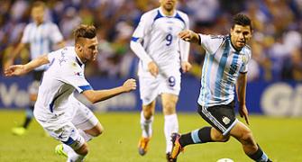 Aguero brace gives Argentina 2-0 win over Bosnia
