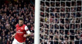 Arsenal extend lead after victory at Southampton