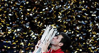Djokovic masters Del Potro to retain Shanghai crown
