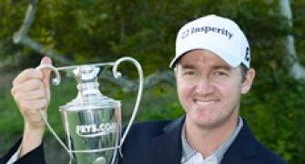 American Walker wins PGA Tour's season opener