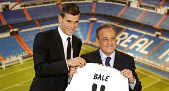 Real Madrid fans flock to welcome record signing Bale