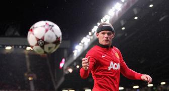 Rooney to wear captain's armband at Manchester United this season