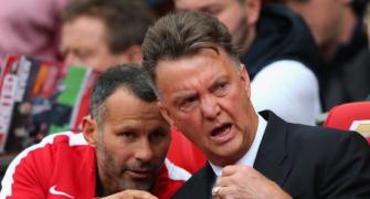 United need to learn to cope with pressure says Van Gaal