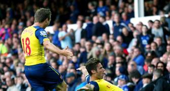 EPL PHOTOS: Arsenal salvage late Everton draw, Chelsea win