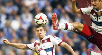 Bundesliga: Lewandowski scores but Bayern held at Schalke
