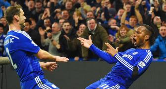 EPL PHOTOS: Chelsea saunter past Spurs; City down Sunderland