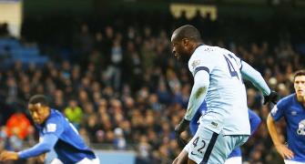 EPL PHOTOS: Manchester City close gap; Chelsea suffer first defeat
