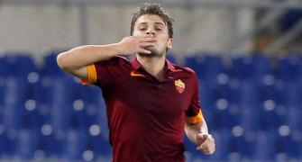 Serie A: Ten-man Roma stage dramatic fightback