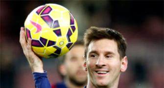 Hat-trick and 400th club goal for Messi in Barcelona rout