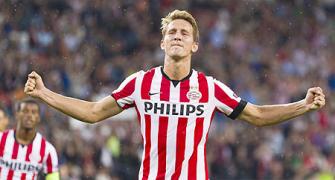 De Jong hat-trick helps PSV win seven-goal thriller against Feyenoord