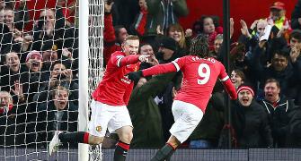 'Unsatisfied' United looking up to pick up pace under Van Gaal