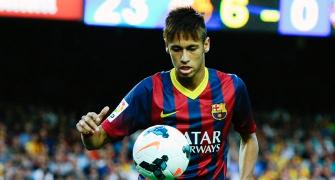 Neymar back in training and close to Barcelona return