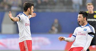 Calhanoglu's 40mt shot tops Bundesliga on day of drama