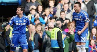 EPL PHOTOS: Chelsea scrape past Everton; Wins for Arsenal, United