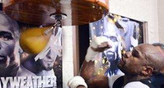 Floyd Mayweather to face Maidana in welterweight title fight
