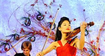 Sexy Vanessa-Mae to trade violin for ski at Sochi Games