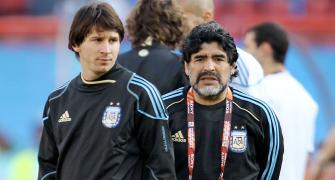 Maradona offers to coach Argentina for free