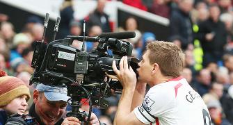 EPL PHOTOS: Gerrard-inspired Liverpool thrash United; Arsenal win
