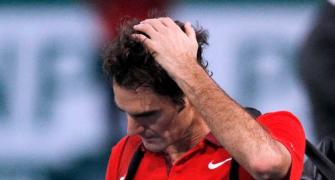 Federer's number one hopes take a hit in Paris defeat