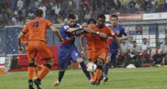 Anelka fires again as Mumbai City FC beat Delhi Dynamos