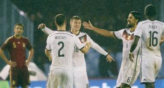 Football friendlies: Spain beaten by late Kroos missile for Germany