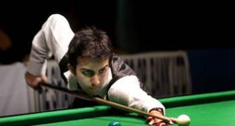 World Snooker: Advani advances, Chawla exits