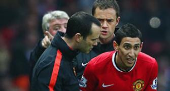 Man United's Di Maria faces injury absence, leaders Chelsea held