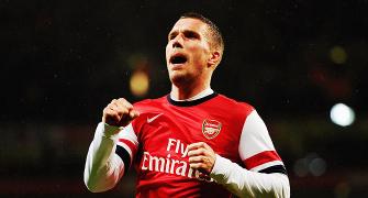 Benched Podolski considering future at Arsenal