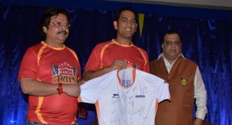 Dhoni buys stake in Ranchi franchise of Hockey India League