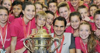 Less than 500 points behind Djokovic, Federer eyes top spot
