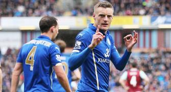 EPL PHOTOS: Leicester surprise again, Man City win