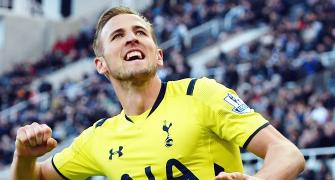 Tottenham's overnight sensation Kane announces arrival with award