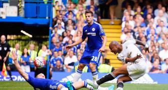 Lesser lights sparkle in opening round of EPL