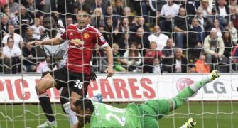 Swansea end United unbeaten start, Southampton win