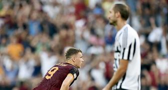 Euro soccer round-up: Roma hand Juve second successive defeat