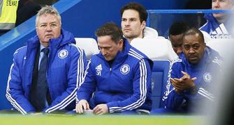 Hiddink pleased with striker-less Chelsea's point at Old Trafford