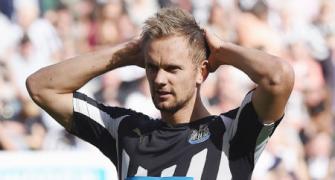 Newcastle's De Jong has surgery for collapsed lung